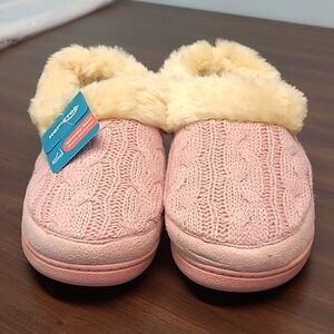 Hometop Size 10 Pink Cable Knit Fuzzy Slippers